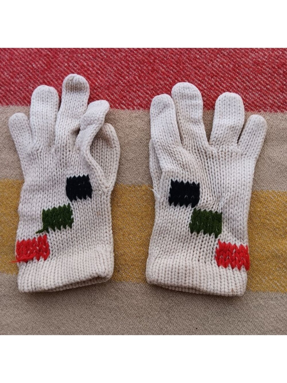 Vintage Girls Handmade Wool Knit Gloves With Red Green Black Pattern Design